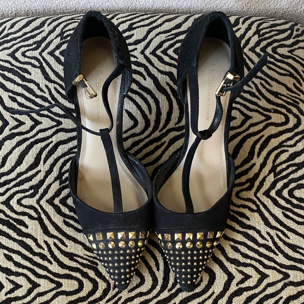 BCBG NWOT Studded Suede Black t strap pointed toe heel 6.5 - Picture 3 of 4